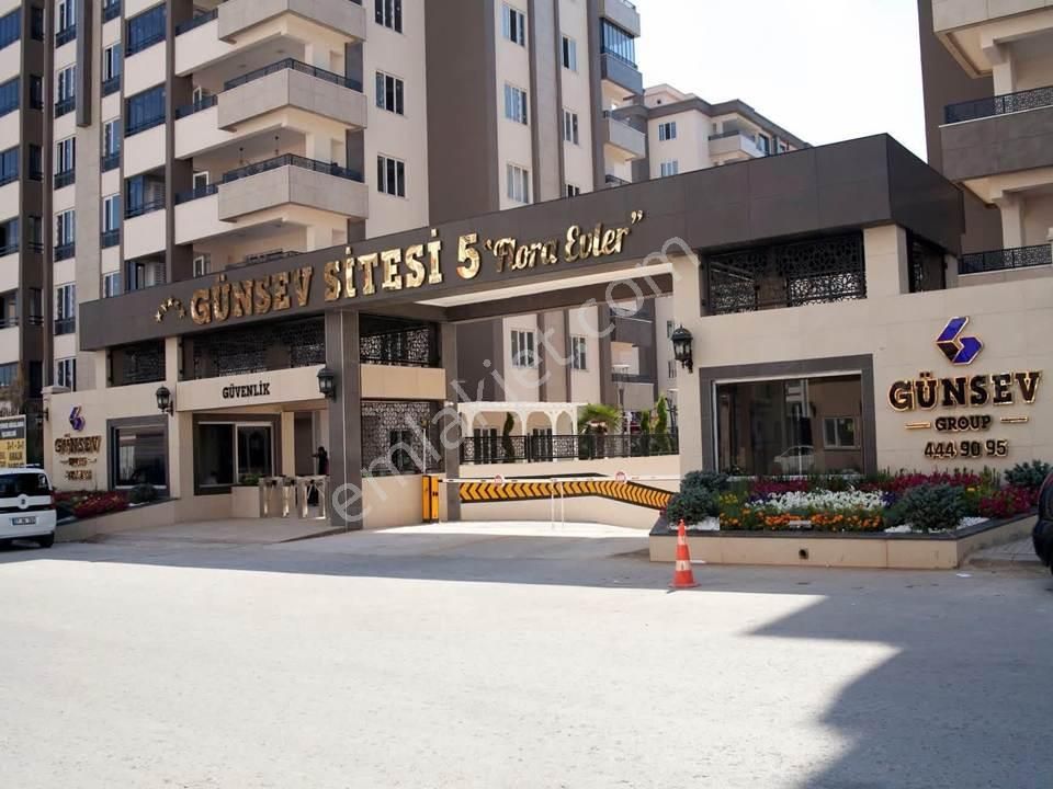 Repa Gayrimenkul Songül Gözcü'den Günsev Sitesi 5'de 3.5+1 Daire