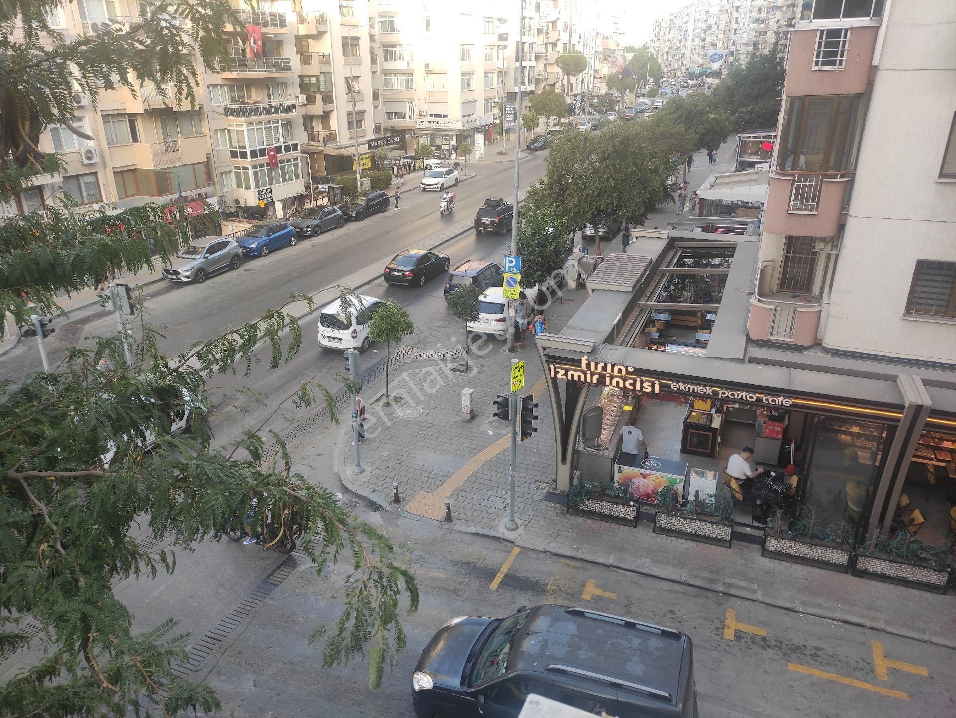 Fırsat, İnönü Caddesi Üzerinde Göztepe Stadı Karşısı, Çift Cephe Köşe Daire - Görsel 2