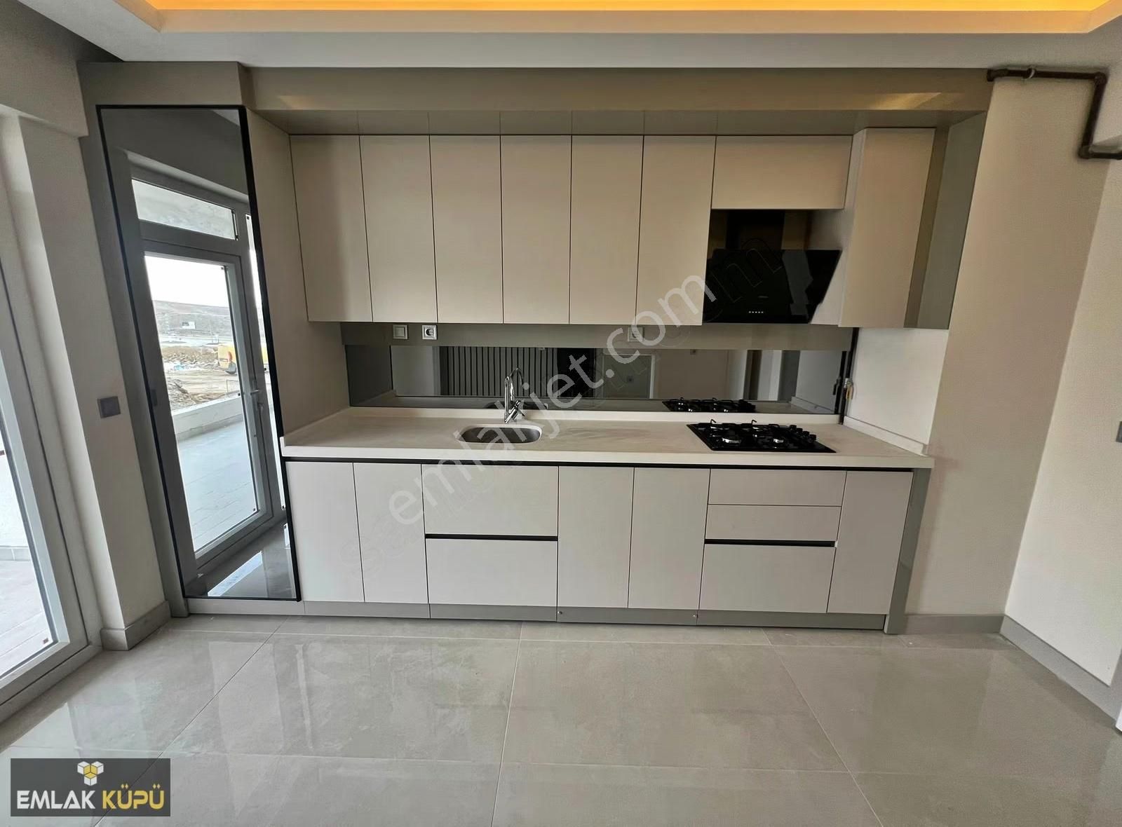 Atayurt Mah'de Satılık 2+1 Ebeveyn Banyolu Full Daireler