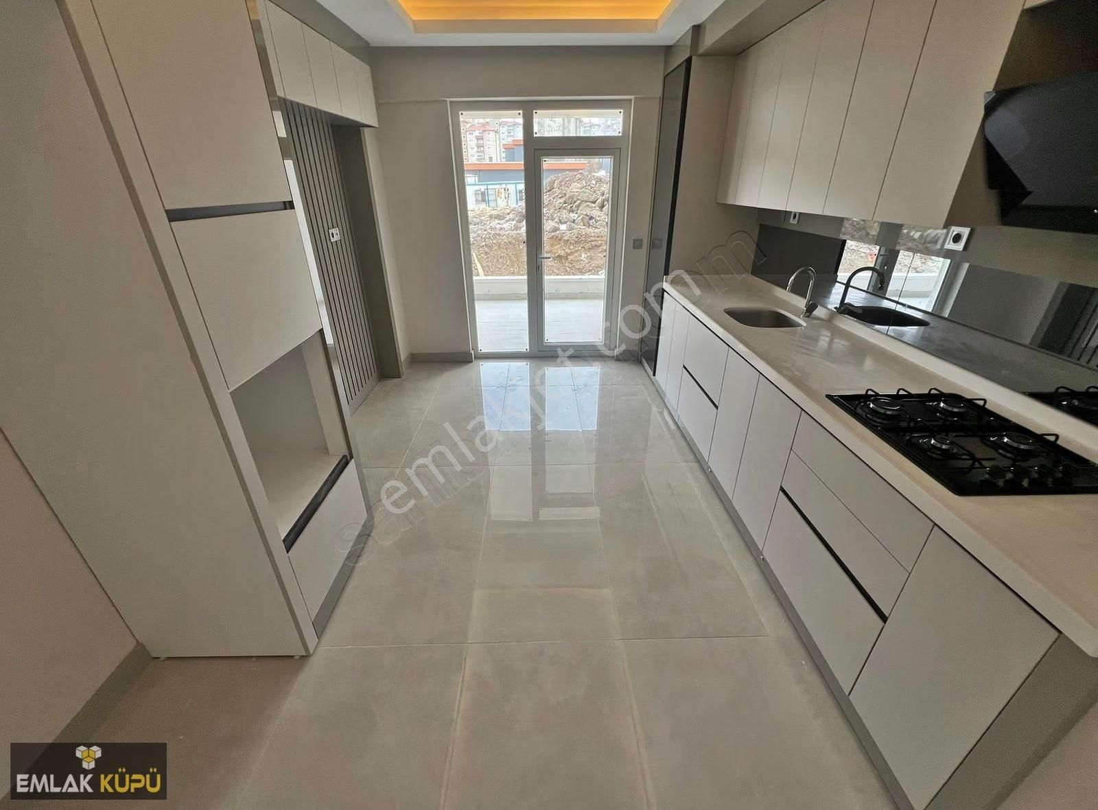 Atayurt Mah'de Satılık 3+1 Full Yapılı Site İçerisinde Daireler