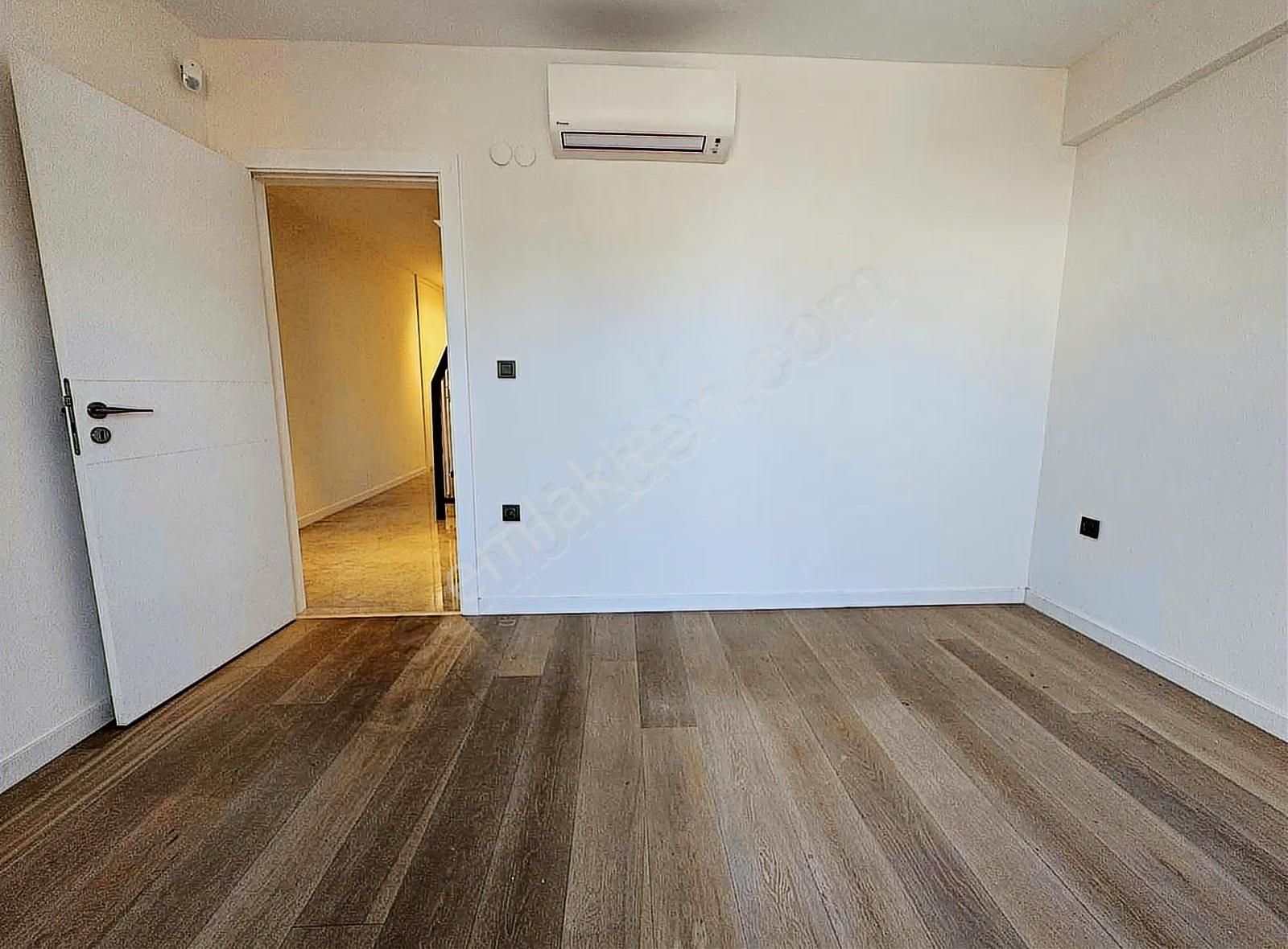 Alsancak Gül Sokak Yakını Dubleks 4+1 Teraslı Kiralık Ofis - Görsel 23