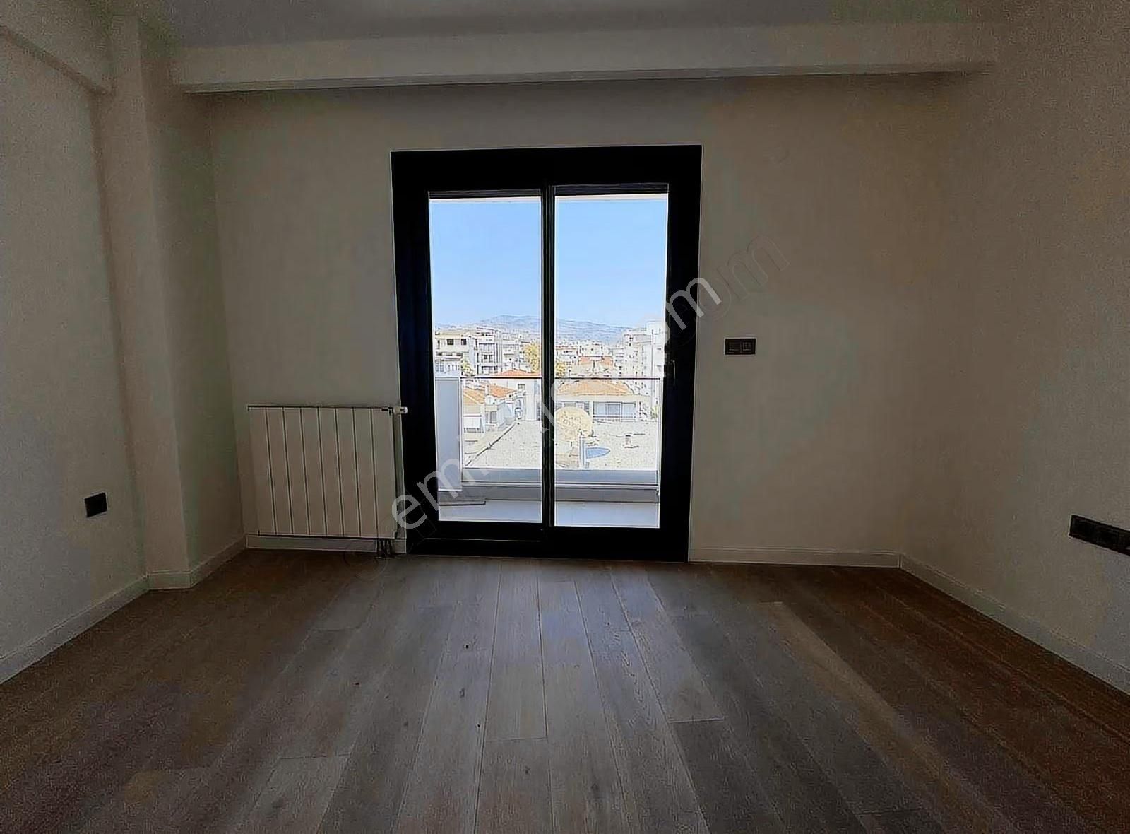 Alsancak Gül Sokak Yakını Dubleks 4+1 Teraslı Kiralık Ofis - Görsel 29