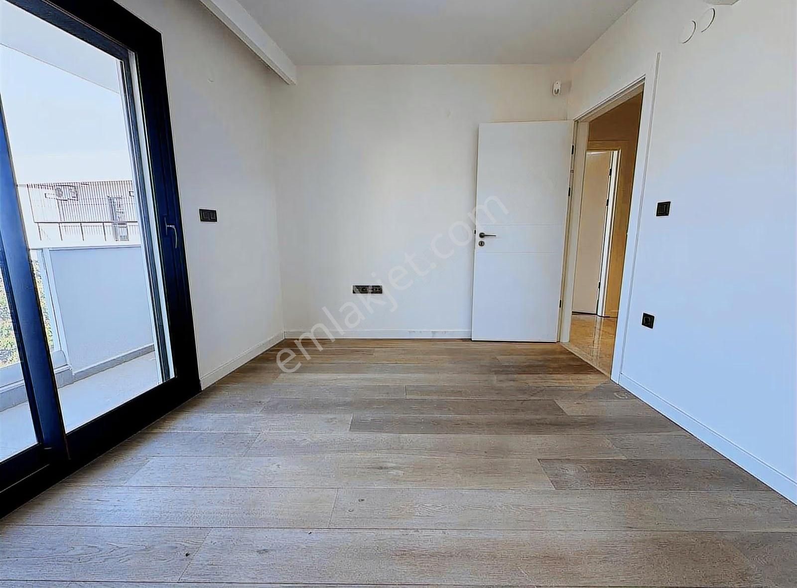 Alsancak Gül Sokak Yakını Dubleks 4+1 Teraslı Kiralık Ofis - Görsel 21