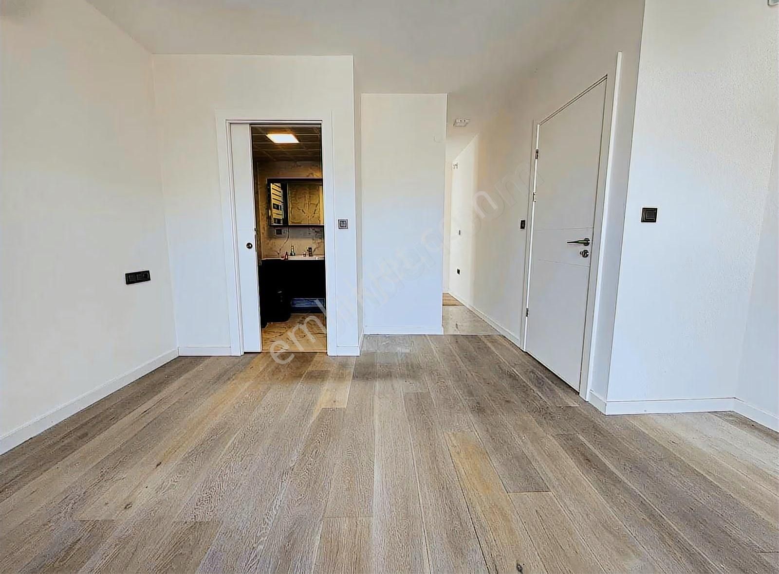 Alsancak Gül Sokak Yakını Dubleks 4+1 Teraslı Kiralık Ofis - Görsel 30