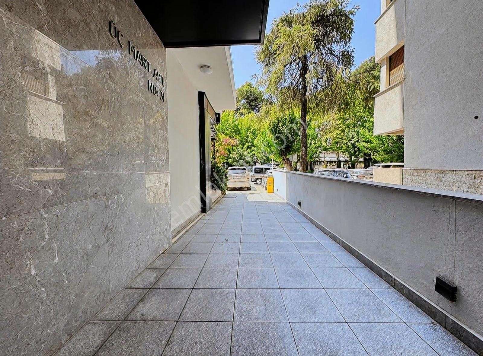 Alsancak Gül Sokak Yakını Dubleks 4+1 Teraslı Kiralık Ofis - Görsel 28