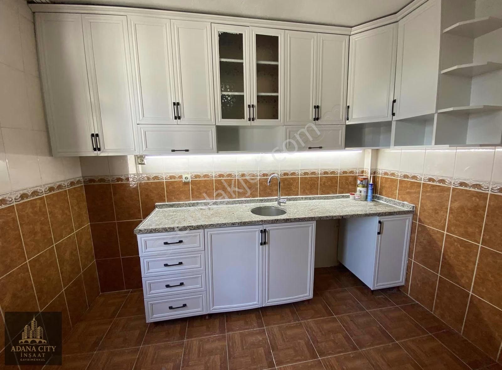 Gürselpaşada Türkmenbaşı Yürüme Mesafesinde Geniş Oturumlu Daire