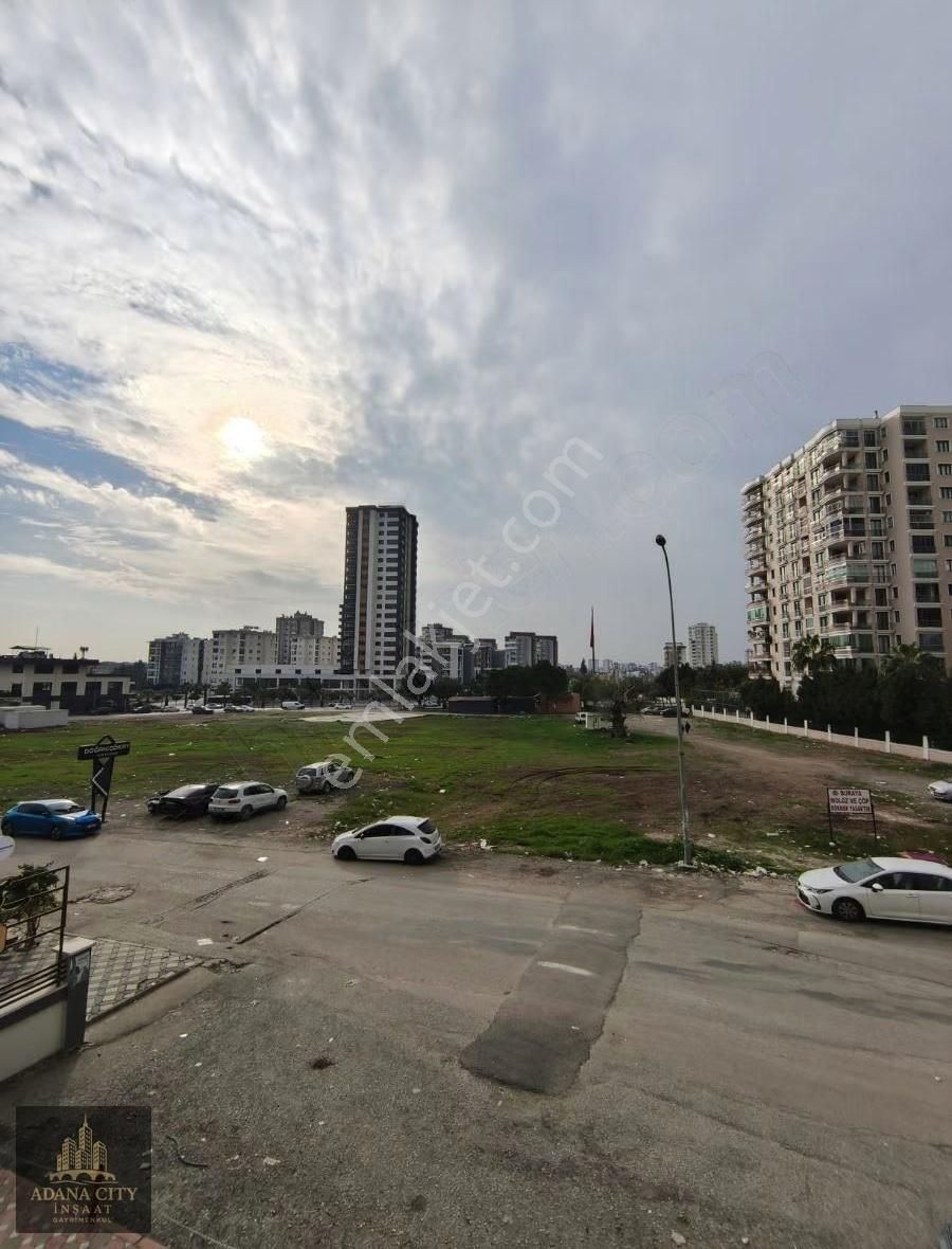 Her Kat Tek Daire İskanlı Satılık 4+1 Kapalı Mutfak Geniş M2