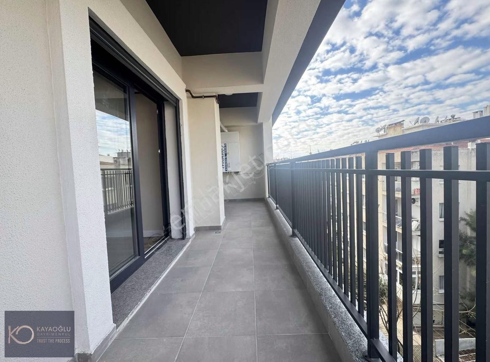 Karşıyaka Bahçelievler Önü Açık Geniş Teraslı 3+1 Lüks Daire - Görsel 28
