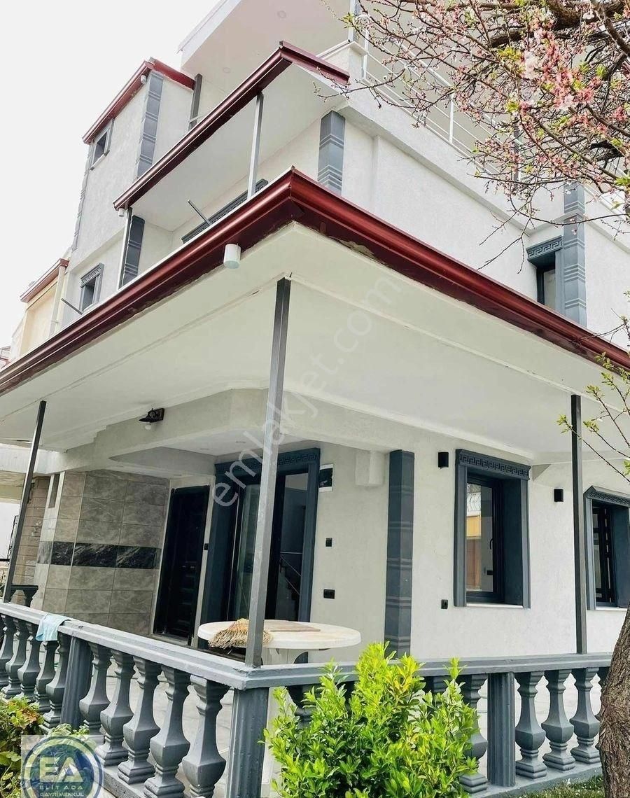 Elit'dan Acil Denize Yakın 4 + 1 Satılık Yazlık