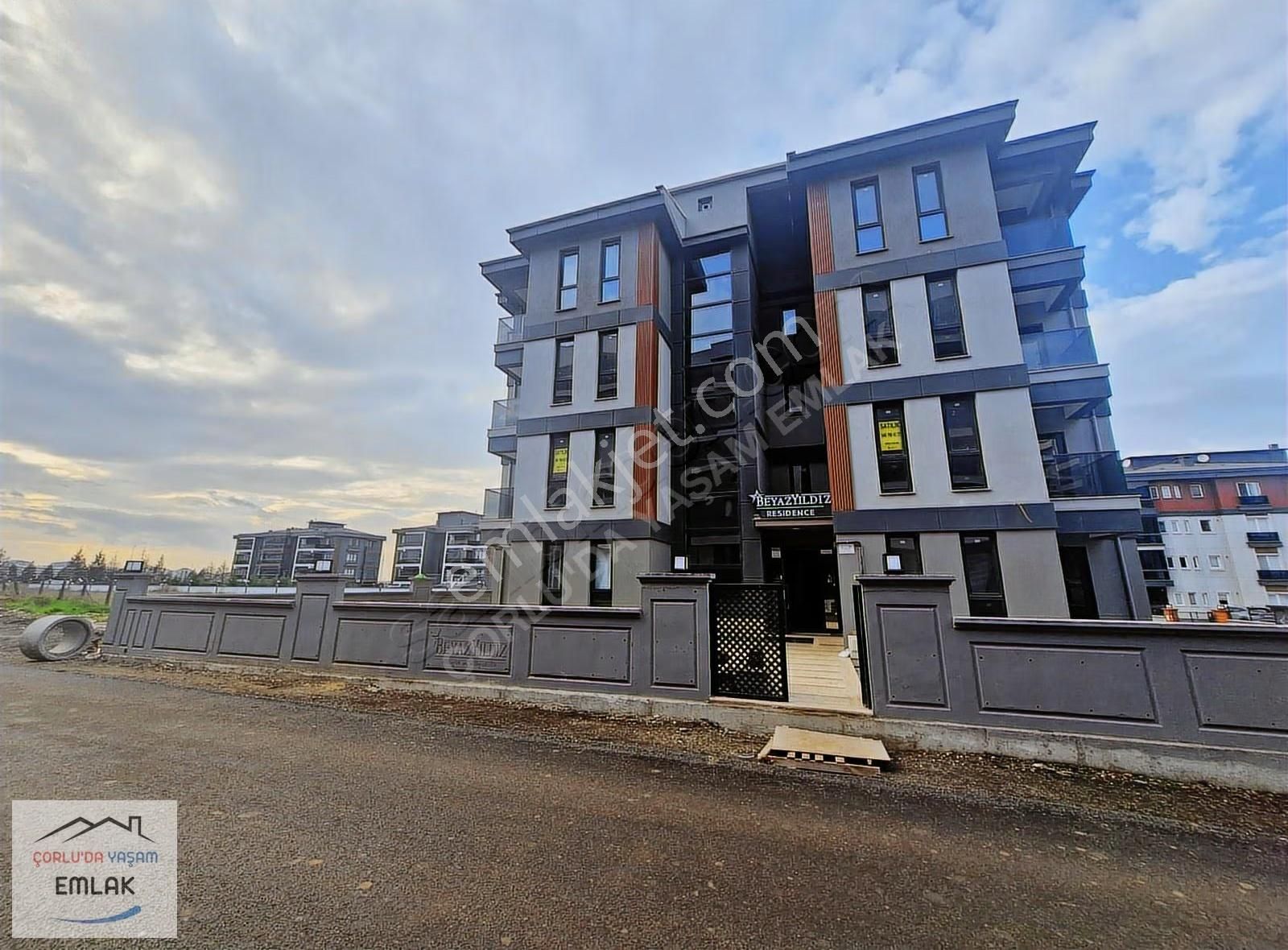 Hürriyet Mahallesi Beyaz Yıldız Rezidansta Kiralık 1+1 Daire