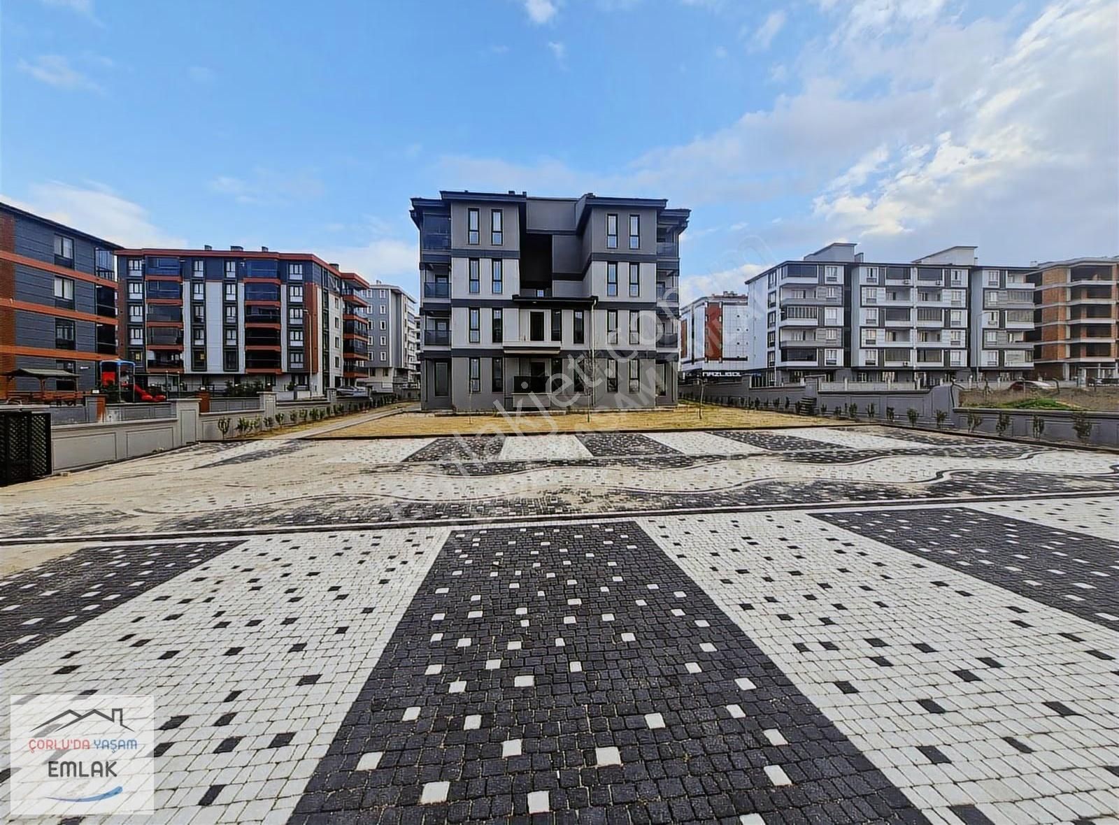 Hürriyet Mahallesi Beyaz Yıldız Rezidansta Kiralık 1+1 Daire - Görsel 11
