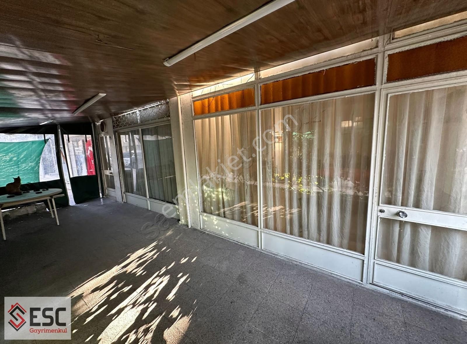 Esc'den Cumhuriyet Mh,de 100m2 Merkezi Konumda Dükkan Esc1816