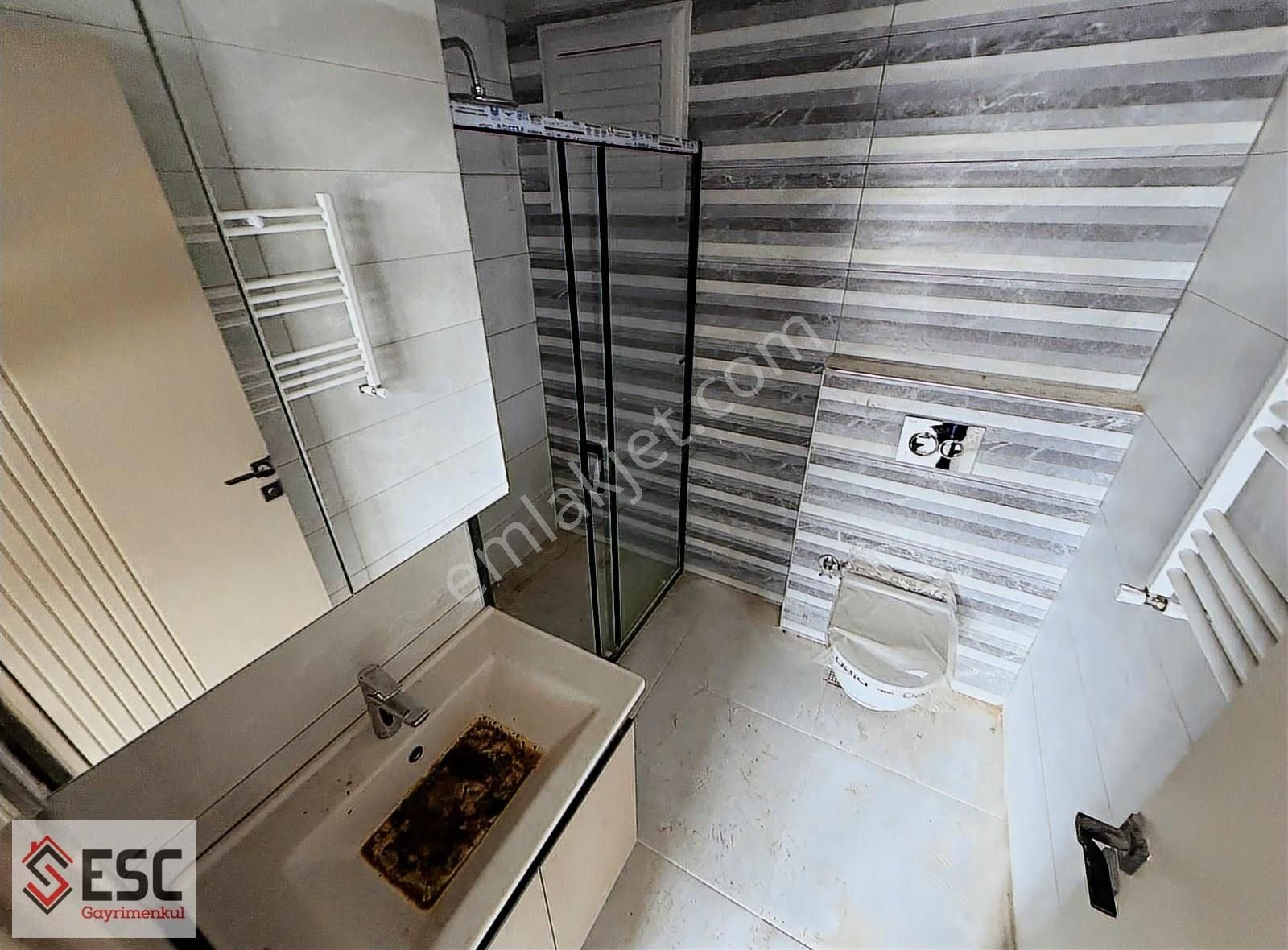 Esc'den Eski Mezitlide Yatırımlık Geniş 1+1 Daire Esc2243