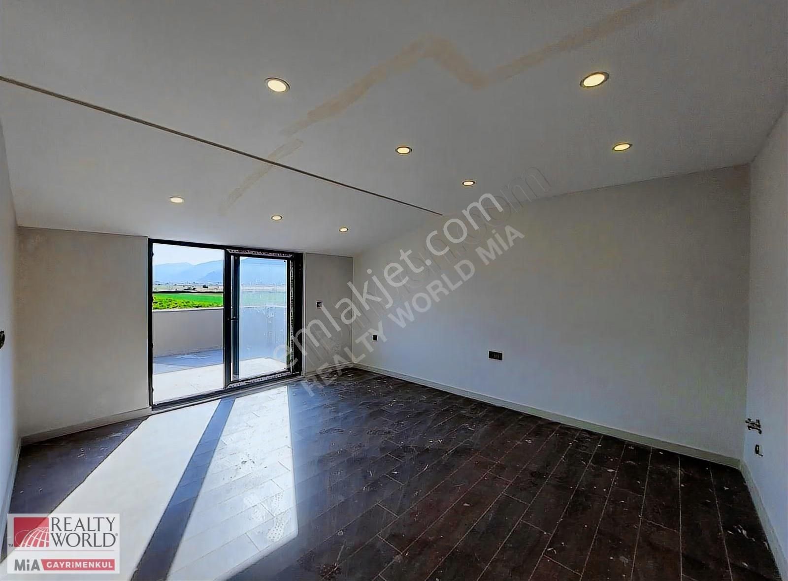 Döşemealtı Yeniköyde Kiralık 7+1 Müstakil Havuzlu Tripleks Villa - Görsel 34