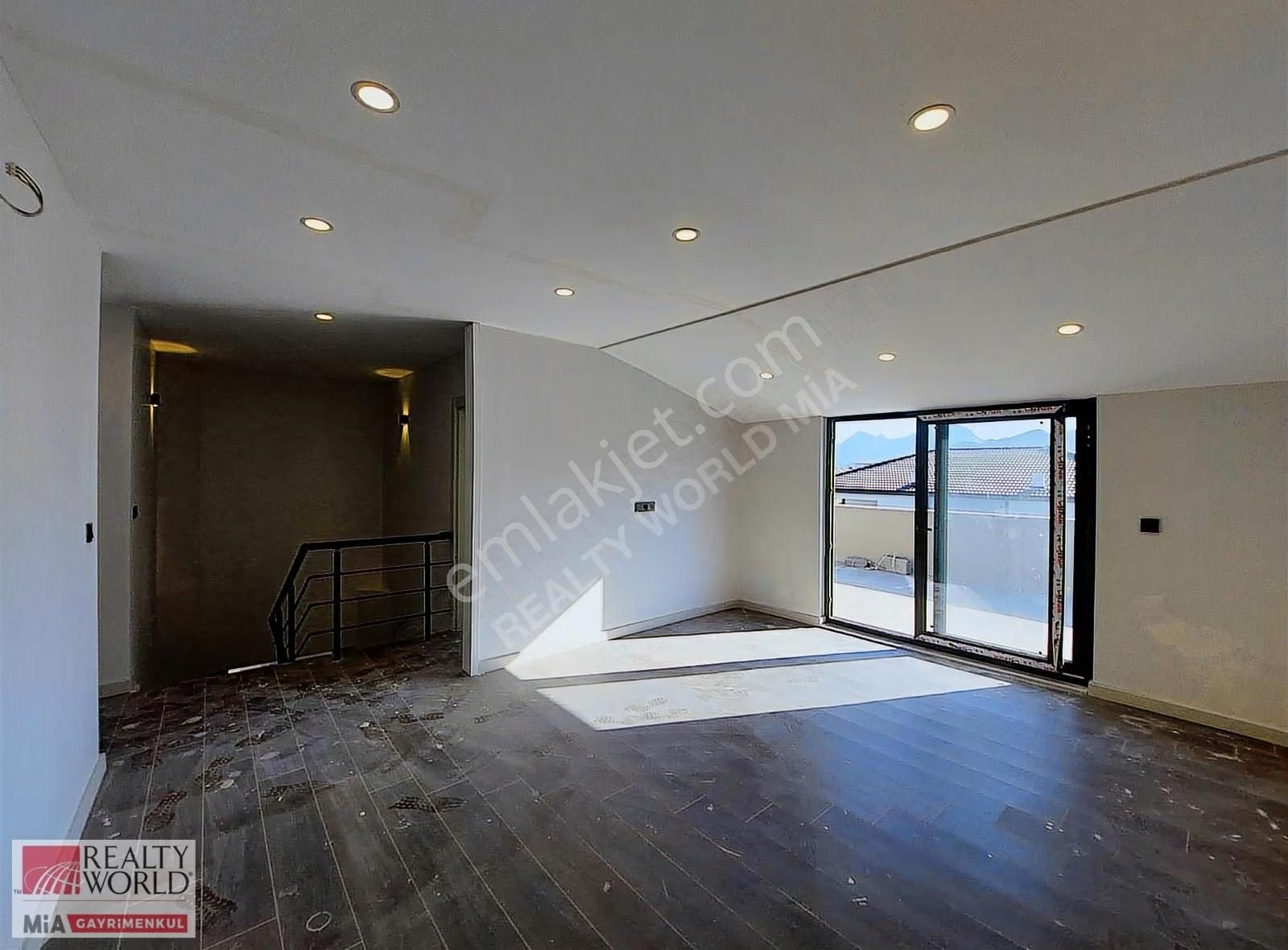 Döşemealtı Yeniköyde Kiralık 7+1 Müstakil Havuzlu Tripleks Villa - Görsel 7