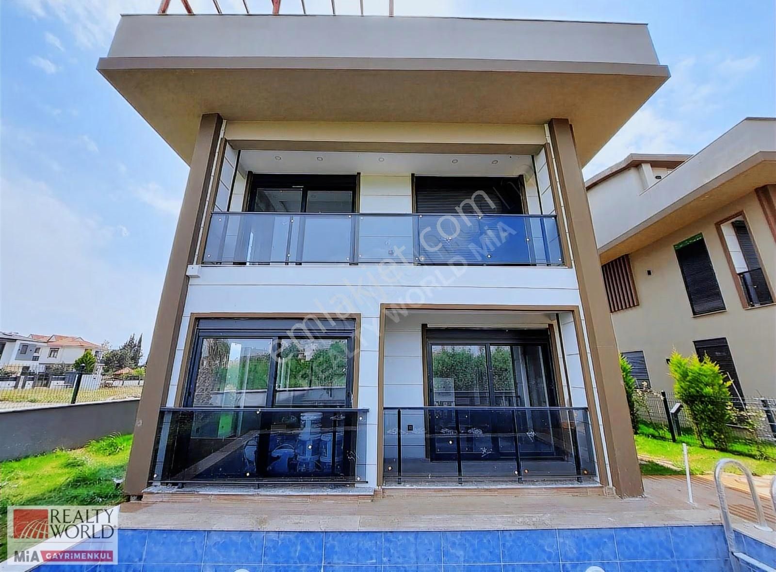 Döşemealtı Yeniköyde Kiralık 7+1 Müstakil Havuzlu Tripleks Villa - Görsel 23