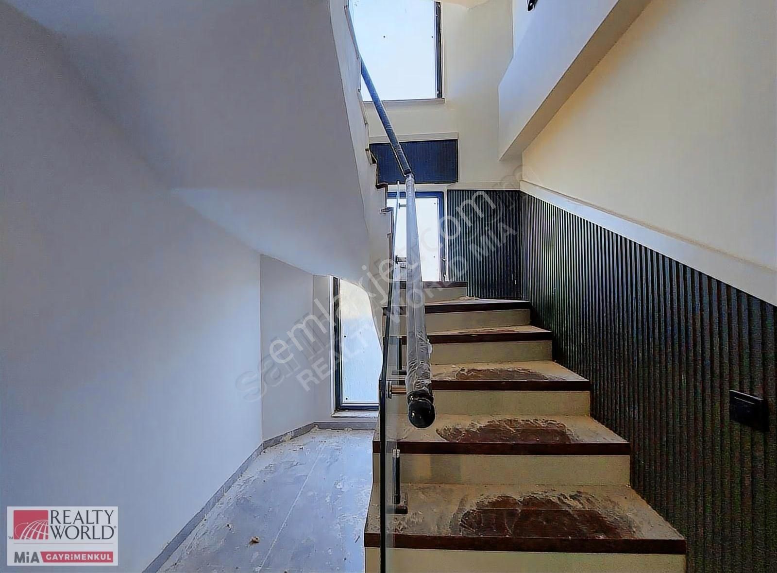 Döşemealtı Yeniköyde Kiralık 7+1 Müstakil Havuzlu Tripleks Villa - Görsel 4