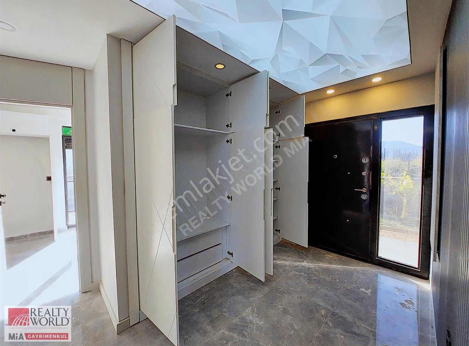 Döşemealtı Yeniköyde Kiralık 7+1 Müstakil Havuzlu Tripleks Villa - Görsel 32