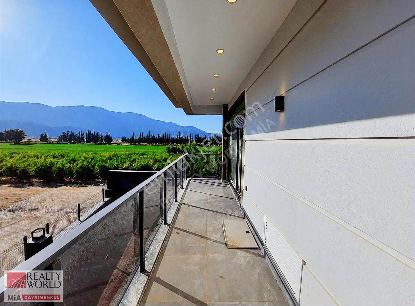 Döşemealtı Yeniköyde Kiralık 7+1 Müstakil Havuzlu Tripleks Villa - Görsel 19