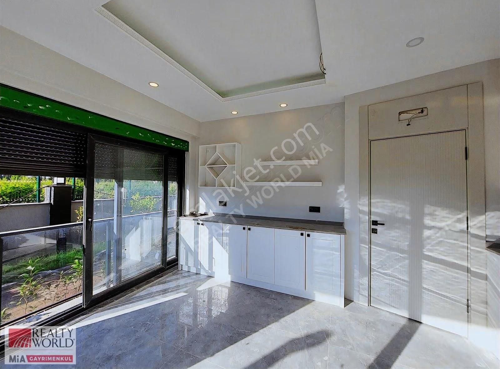 Döşemealtı Yeniköyde Kiralık 7+1 Müstakil Havuzlu Tripleks Villa - Görsel 21