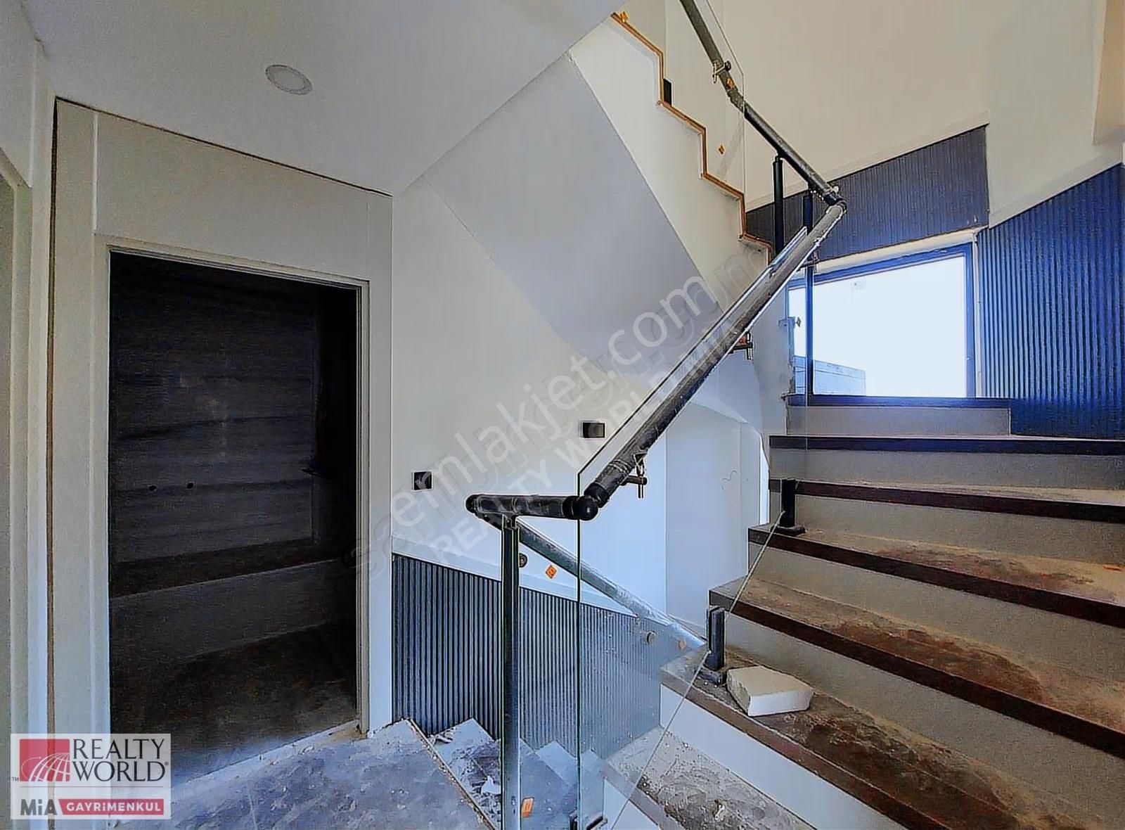 Döşemealtı Yeniköyde Kiralık 7+1 Müstakil Havuzlu Tripleks Villa - Görsel 18