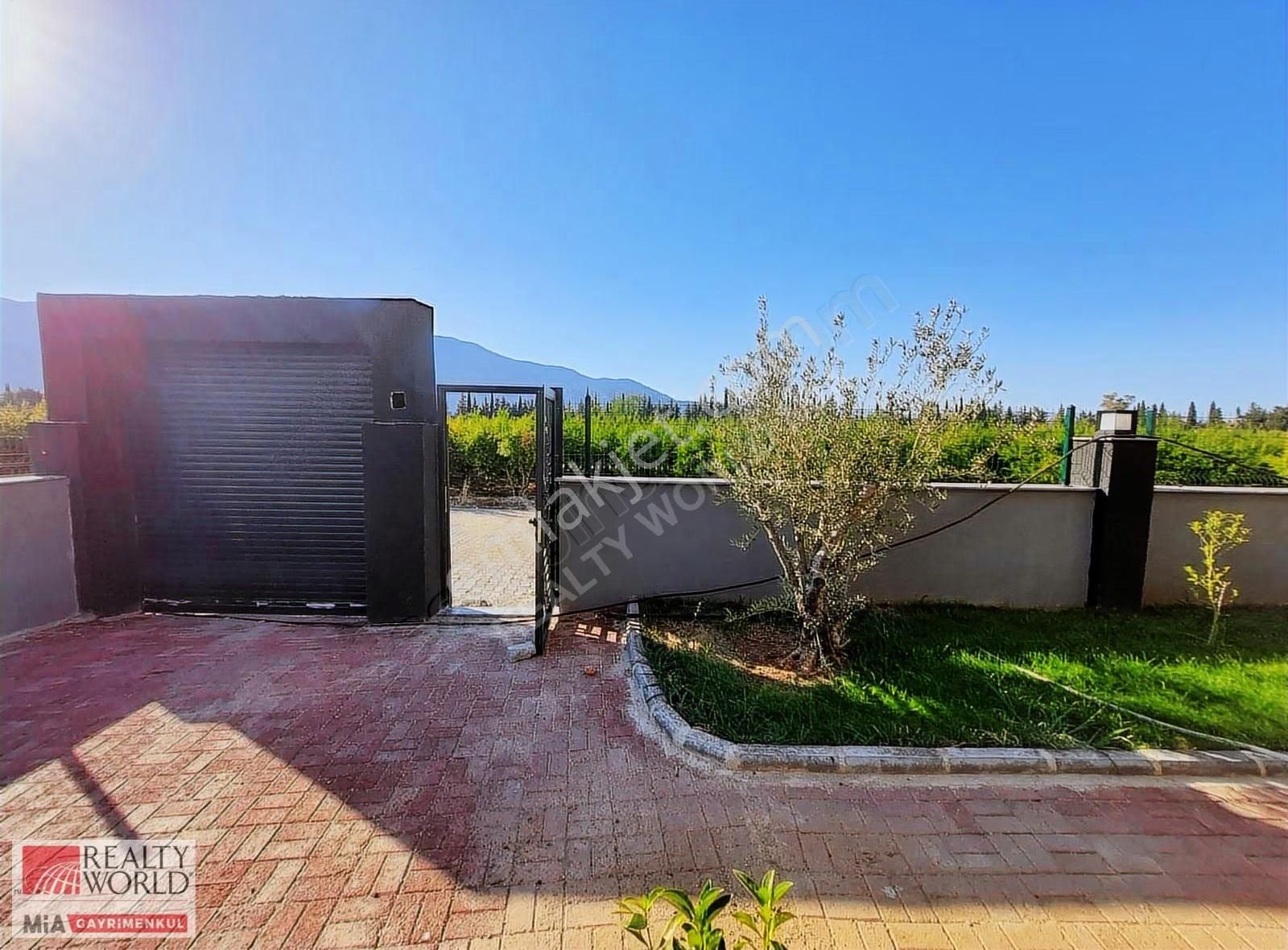 Döşemealtı Yeniköyde Kiralık 7+1 Müstakil Havuzlu Tripleks Villa - Görsel 15