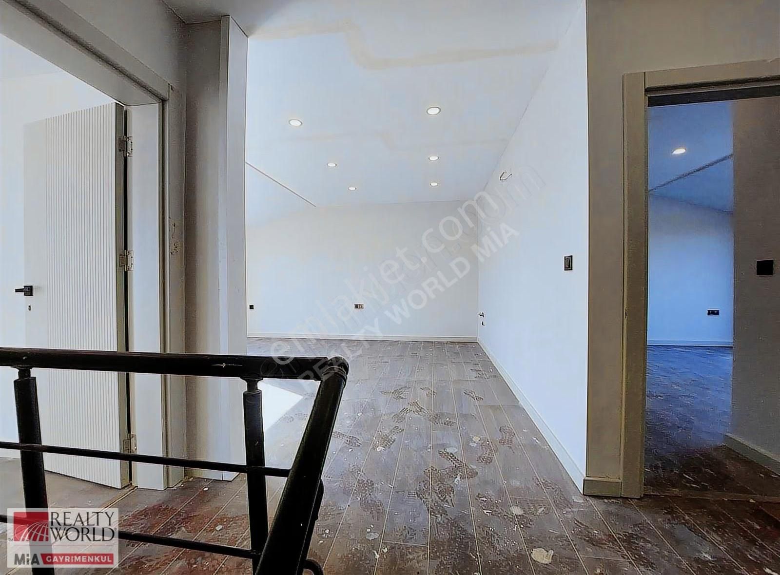 Döşemealtı Yeniköyde Kiralık 7+1 Müstakil Havuzlu Tripleks Villa - Görsel 13