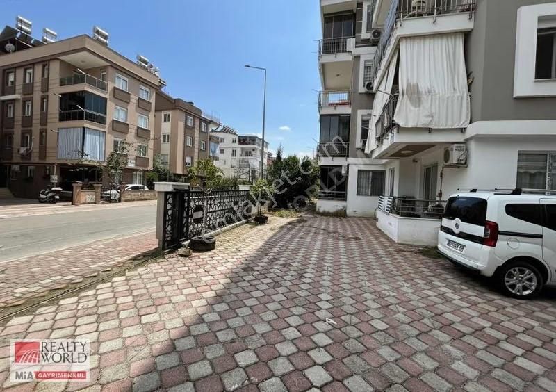 Ahatlı'da Geniş,ferah,kapalı Mutfaklı,çift Balkonlu Fırsat Daire