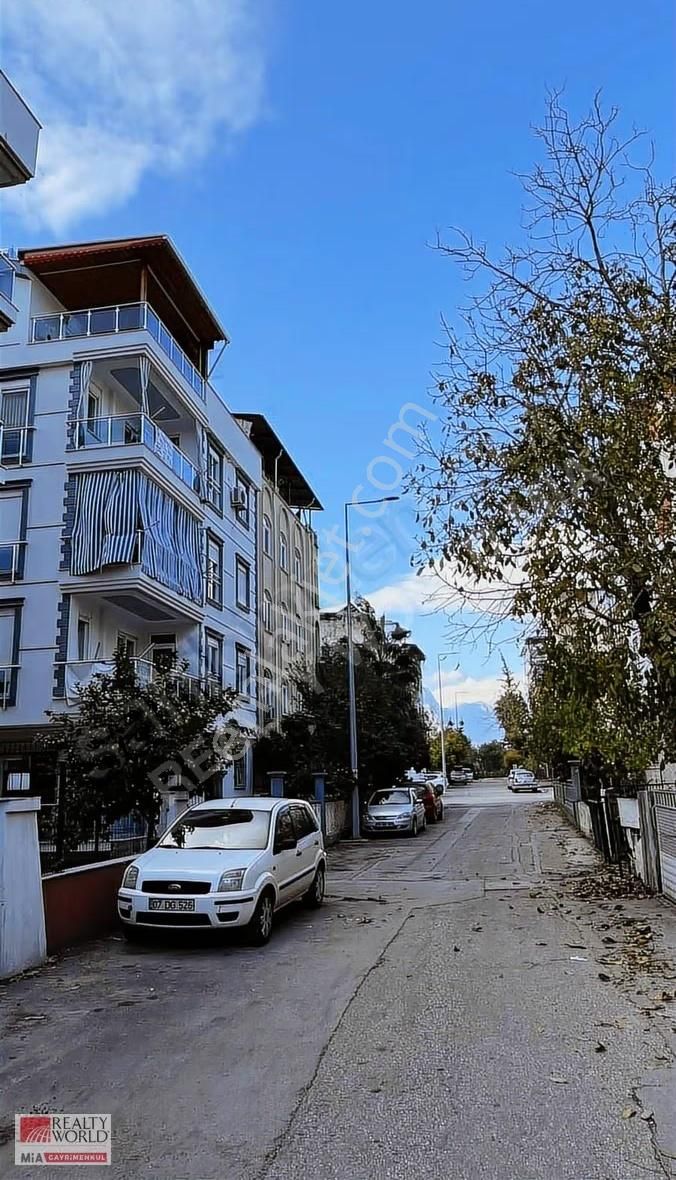 Yeşılyurt'ta Çatı Dubleksli , Teraslı , Geniş Ve Konforlu Daire - Görsel 5