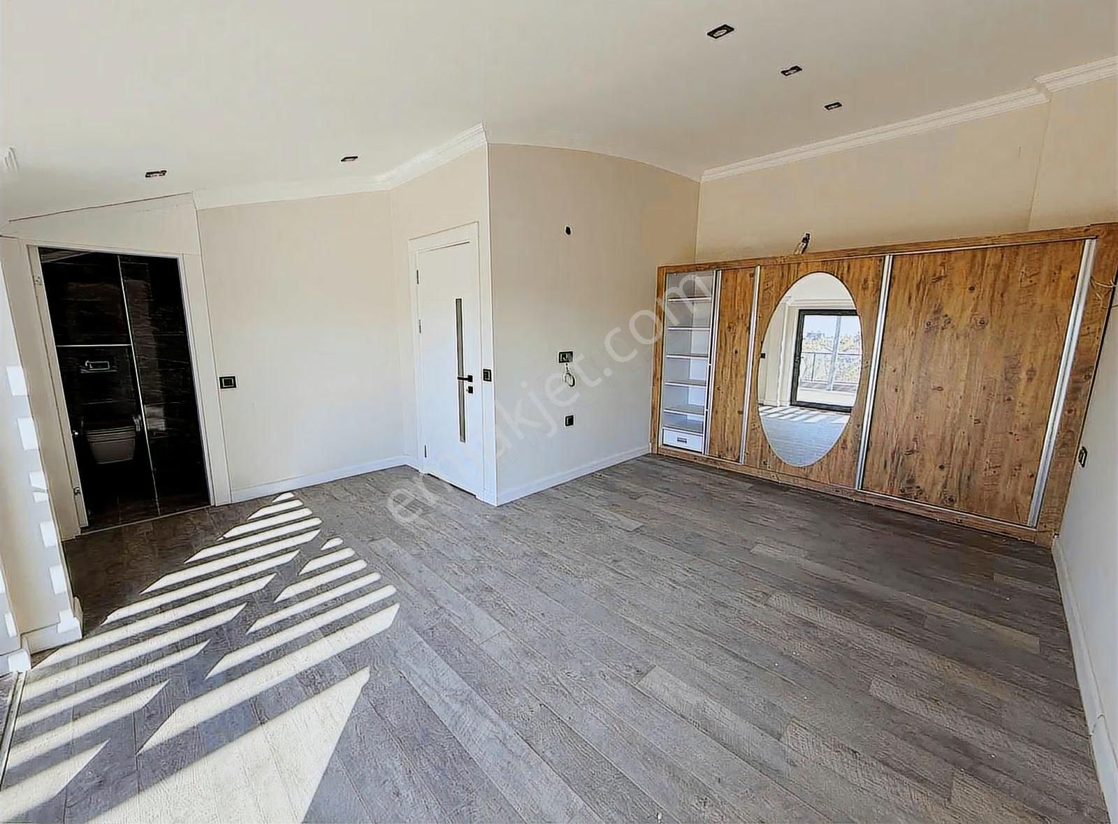 Ermenek'te Müstakil Havuzlu Kısmi Eşyalı 5+1 Kiralık Villa - Görsel 19