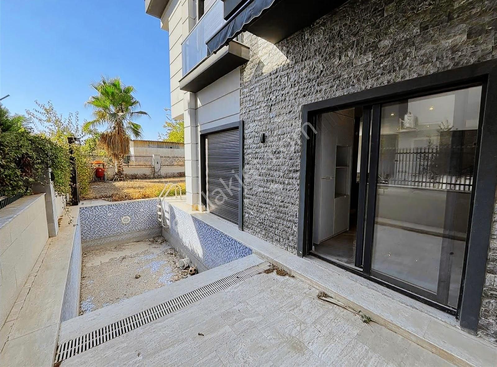 Ermenek'te Müstakil Havuzlu Kısmi Eşyalı 5+1 Kiralık Villa - Görsel 9