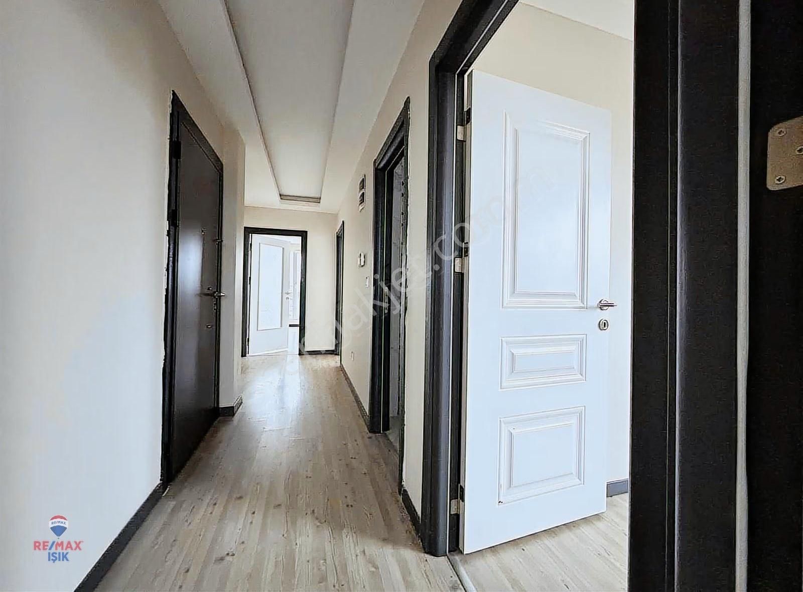 Sultanbeyli Hamideyide Petrol Yoluna Yakın Satılık 2+1 Daire