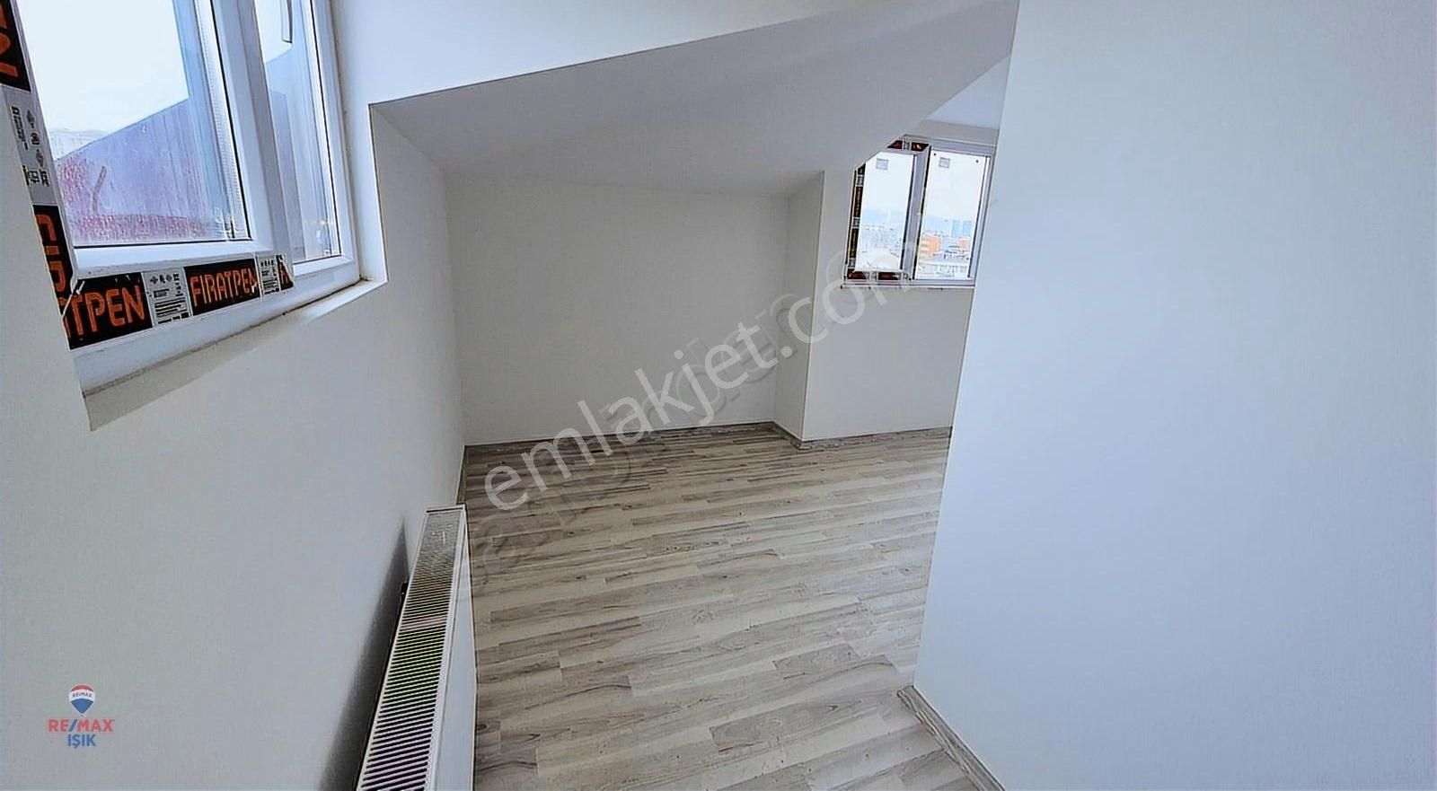 Adil Mahallesinde İki Aileye Uygun Üst Dubleks Daire - Görsel 2