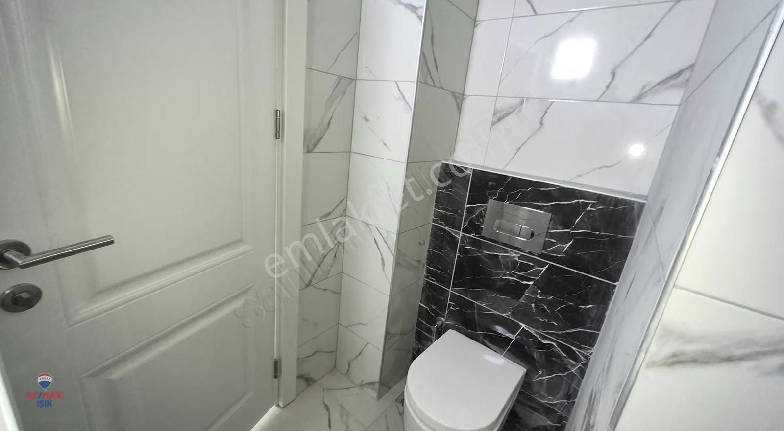 Adil Mahallesinde İki Aileye Uygun Üst Dubleks Daire - Görsel 17