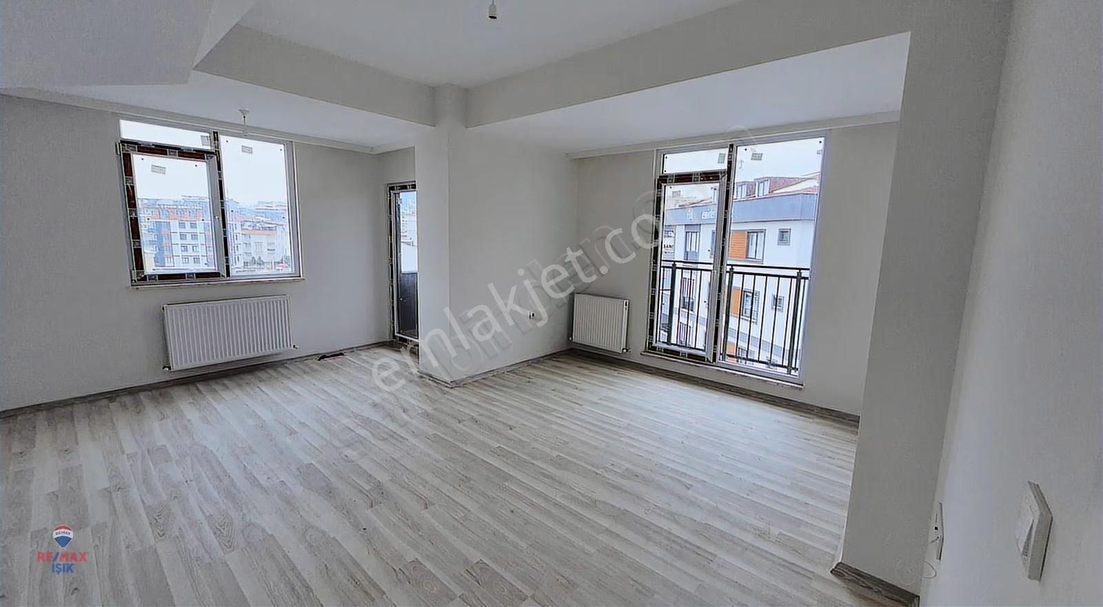 Adil Mahallesinde İki Aileye Uygun Üst Dubleks Daire - Görsel 7