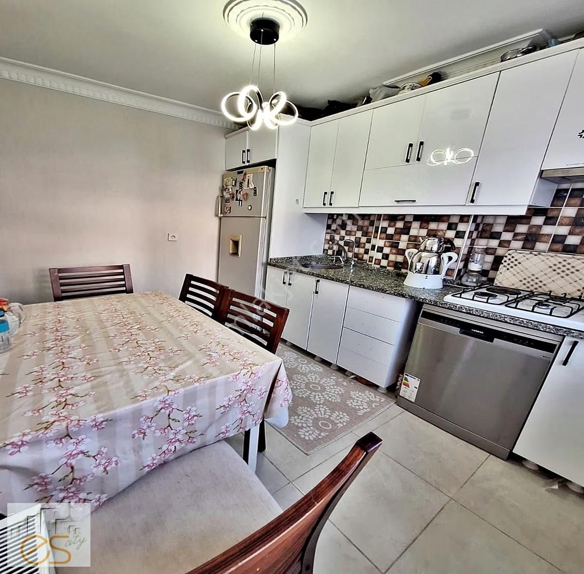 Esenyurt Çınar Mahallesinde 3+1 Çift Balkonlu Ara Kat Daire - Görsel 5