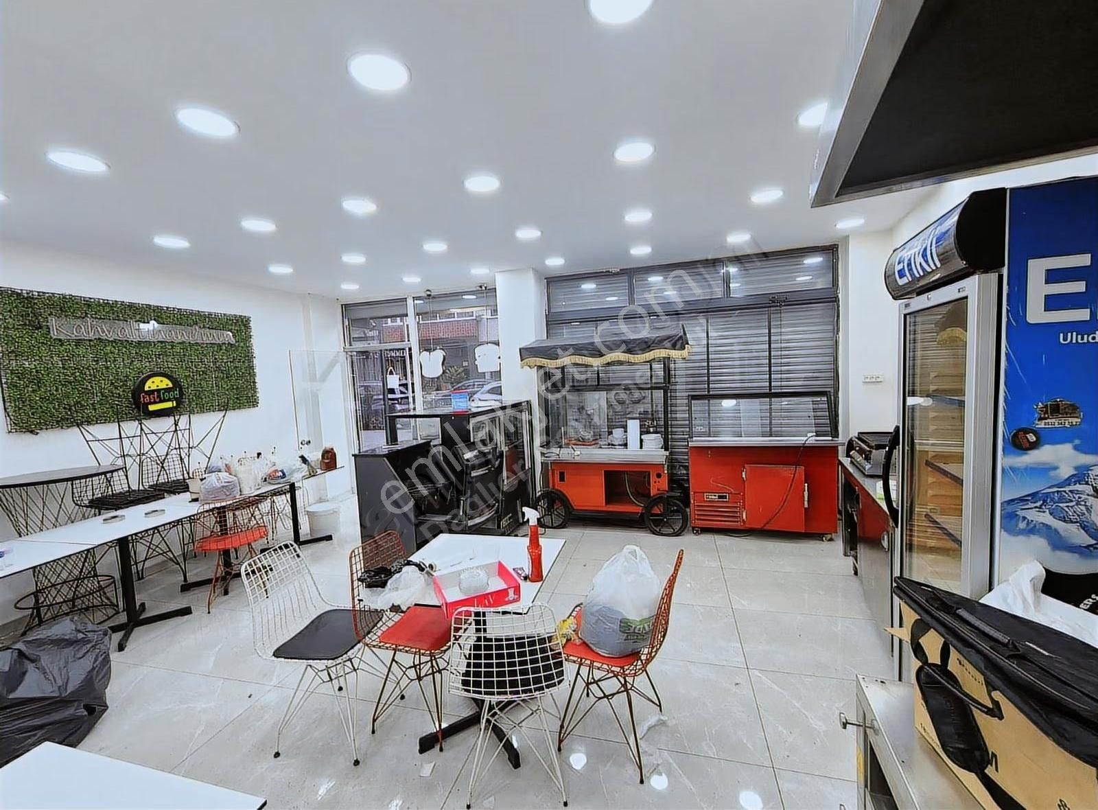 Konumu Güzel Caddede Her İşe Uygun Kiralık Dükkan.