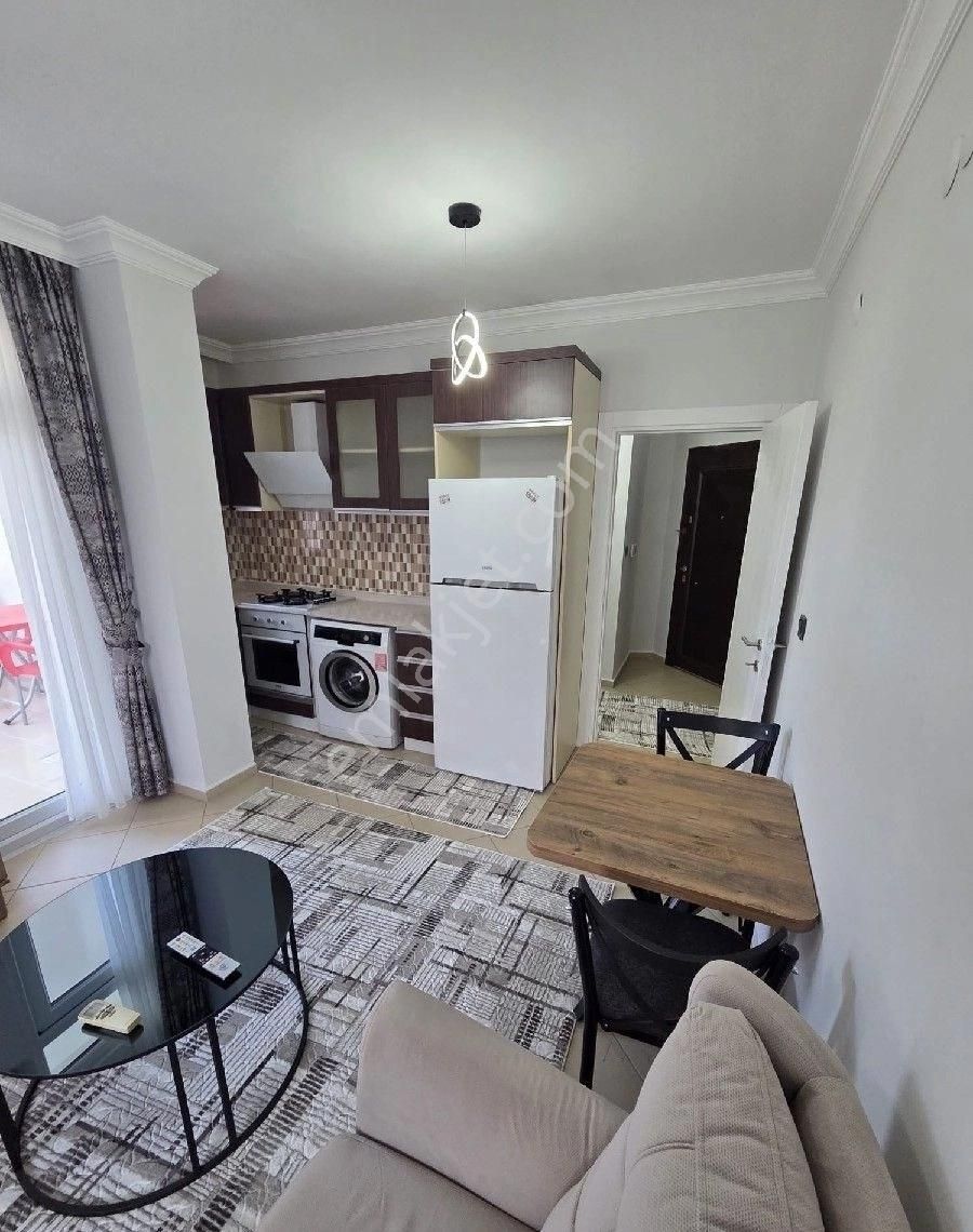 Konyaaltı Limanda Havuzlu 1+1 Eşyalı Kiralık Daire - Görsel 3