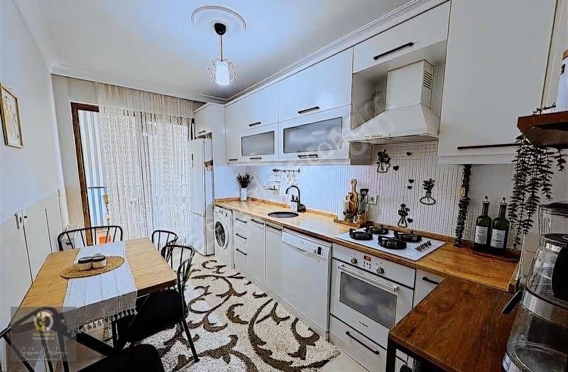 Karşıyaka Şemikler`de K.mutfak Satılık Daire