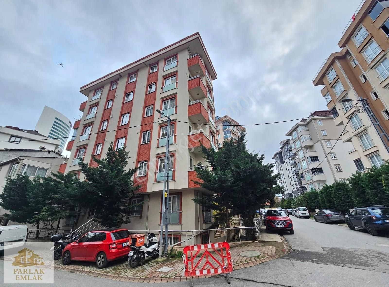 Ümraniye İnkılap Mh. 2+1 10 Yıllık Binada Fırsat Ara Kat Daire - Görsel 12