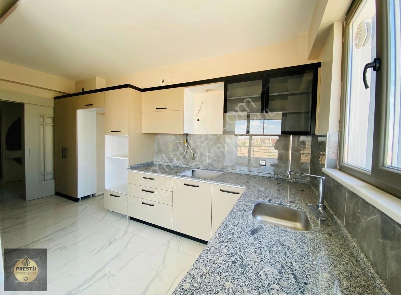 Mükemmel Konumlu Hemen Oturulur 3+1 Ebv. Banyolu Meskenli Daire - Görsel 11