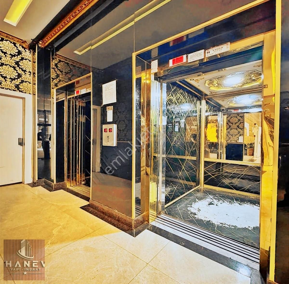 Merkezi Konum Güvenlikli Sitede Satılık Lüks Daire