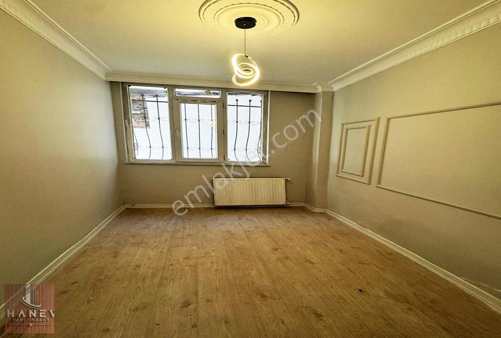 Cadde Üzerinde Mükemmel Konum Şık Dekorlu 2+1 Satılık Bahçe Katı - Görsel 2