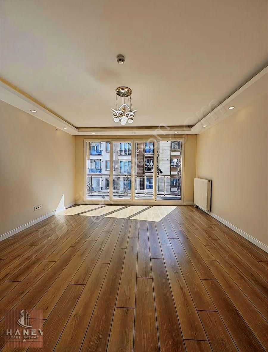 Caddeye Yakın Full Dekorlu Çift Cephe Yönde Satılık Daire