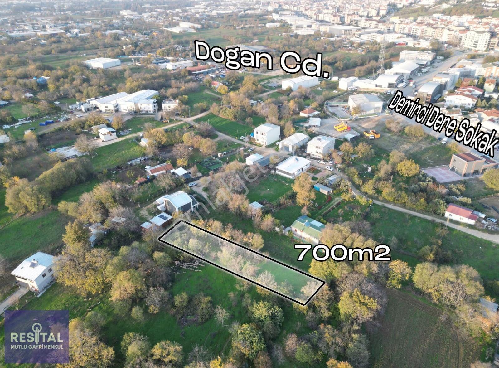 Rs Mutlu Demirci 700m2 Müstakil Tapulu İmara Yakın Satılık Tarla - Görsel 4