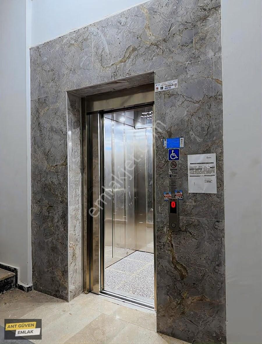 Belediye Arkasında Sıfır Eşyalı 1+1 Asansörlü Kiralık Daire - Görsel 2