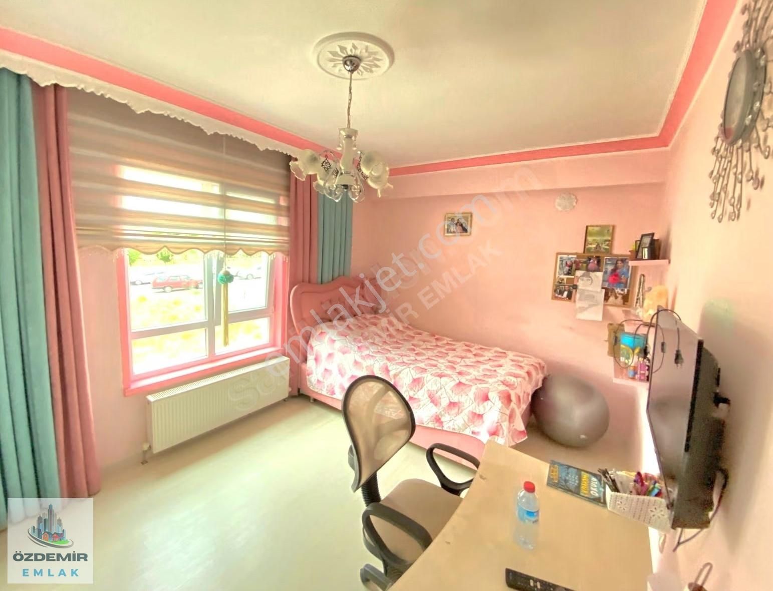 Özdemir Den Kıbrıs Köyün De Ara Katta Full +full Yapılı 3+1 - Görsel 22