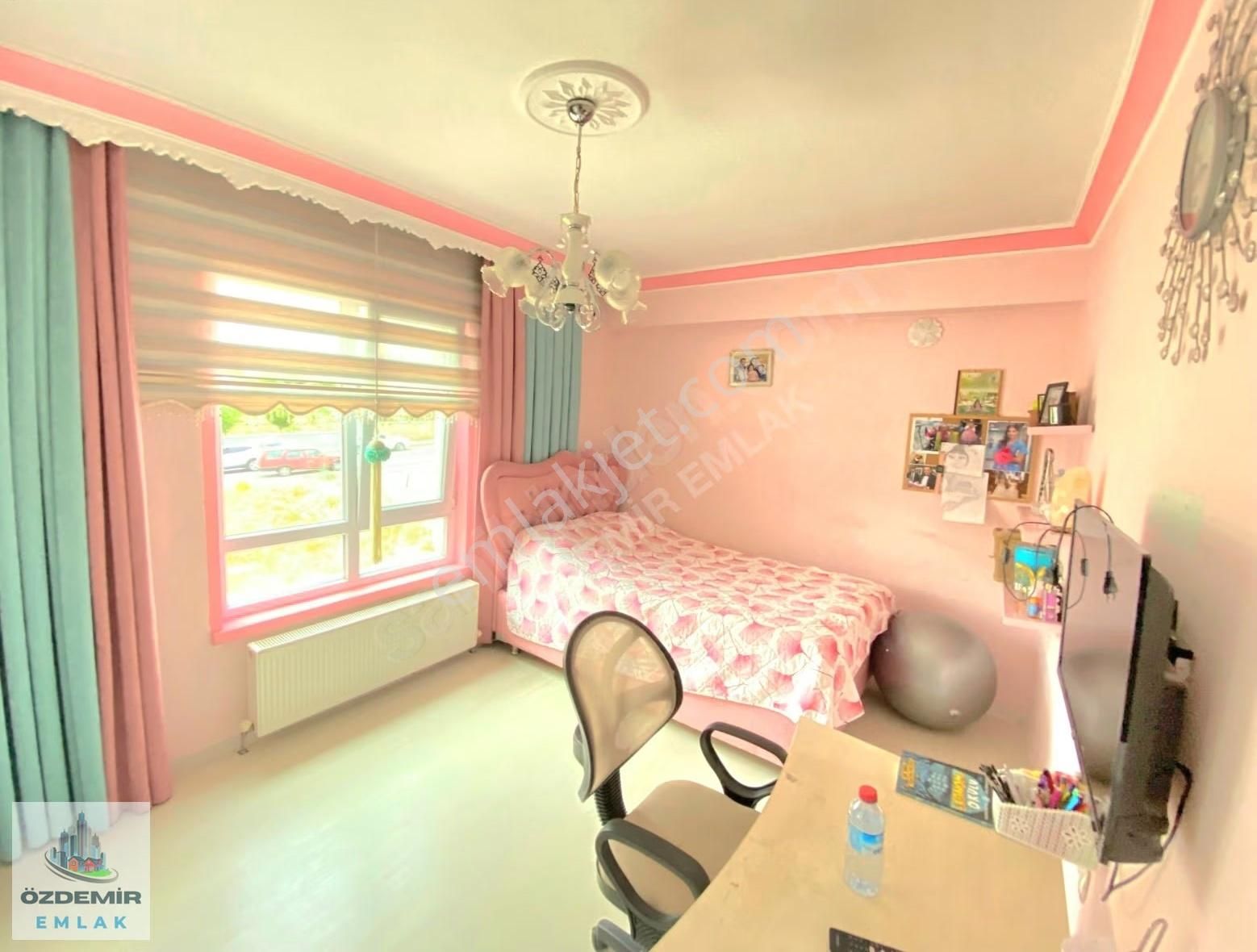 Özdemir Den Kıbrıs Köyün De Ara Katta Full +full Yapılı 3+1 - Görsel 12