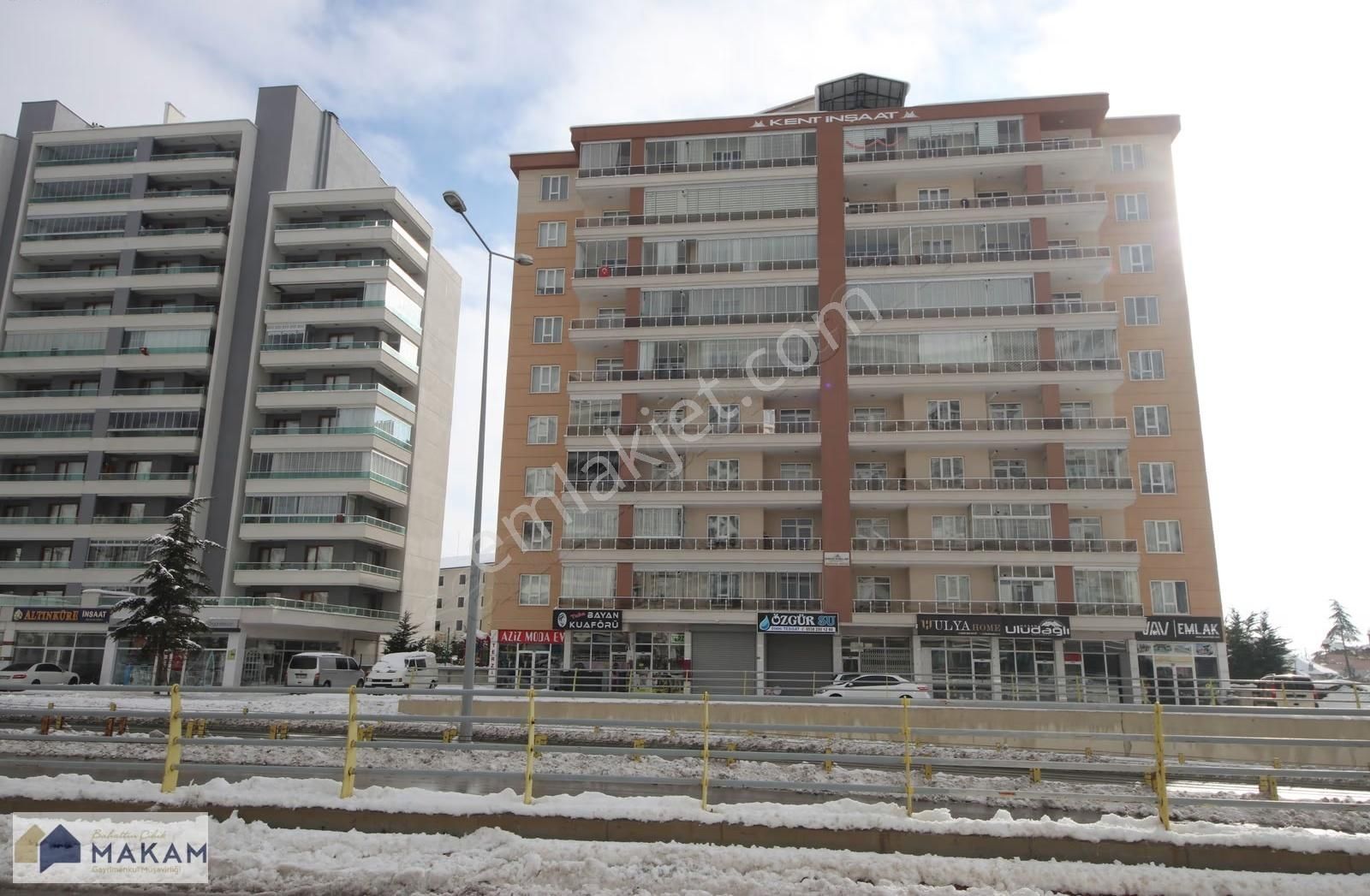 Çeçenistan Caddesinde Satılık Depolu Dükkan