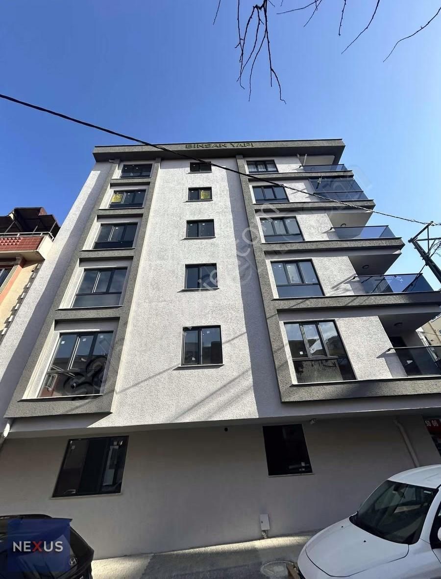 Çekmeköy Cumhuriyet Mahallesin'de Satılık 2+1 Daire